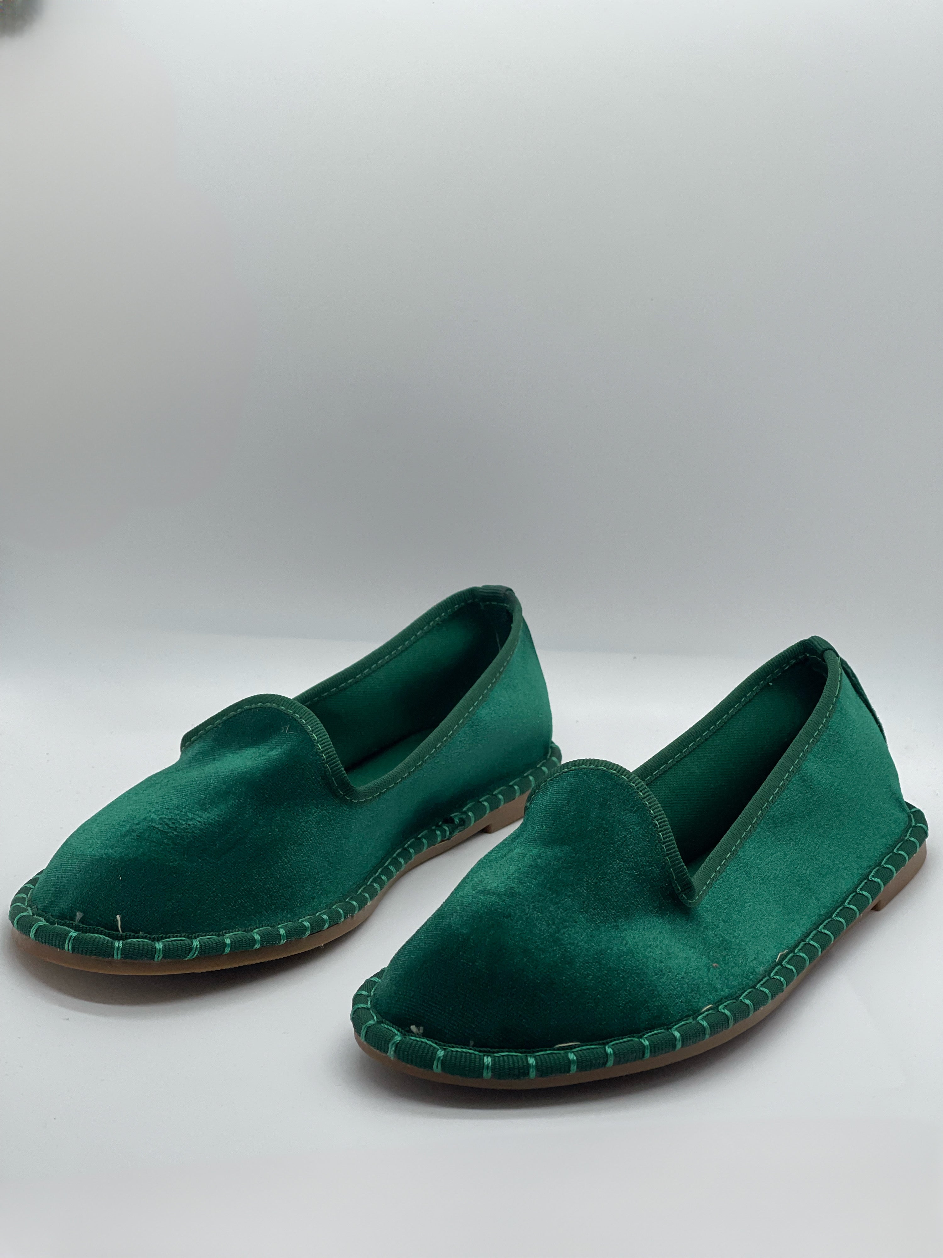 Samt-Sandalen für Frauen - zeitlose Hausschuhe