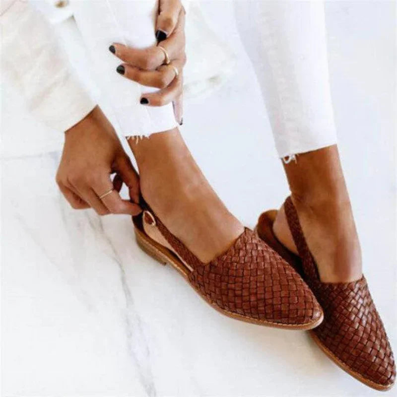 Schicke geflochtene Leder-Slipper