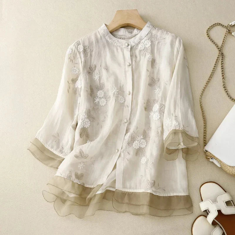 Mila™ | Bestickte Bluse aus Leinen und Baumwolle" can be rewritten as:
"Mila™ | Gestickte Leinen-Baumwollbluse