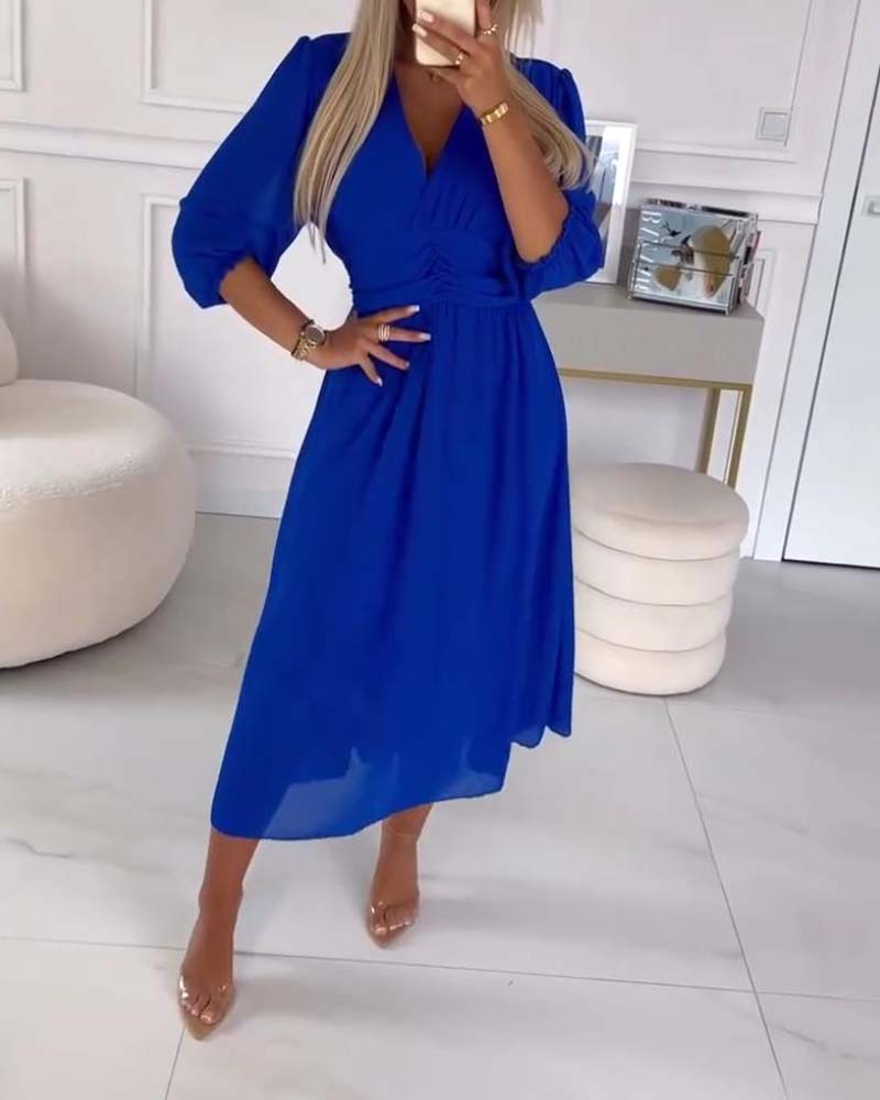 Claudia™ I Einfarbiges Taillenkleid mit V-Ausschnitt