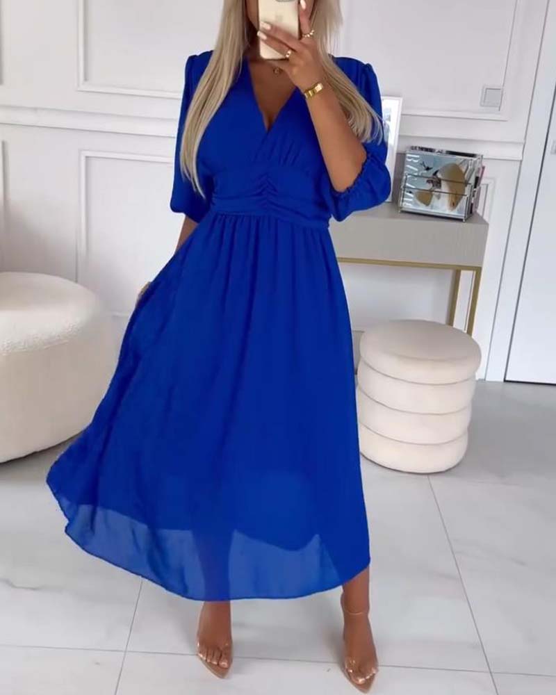 Claudia™ I Einfarbiges Taillenkleid mit V-Ausschnitt