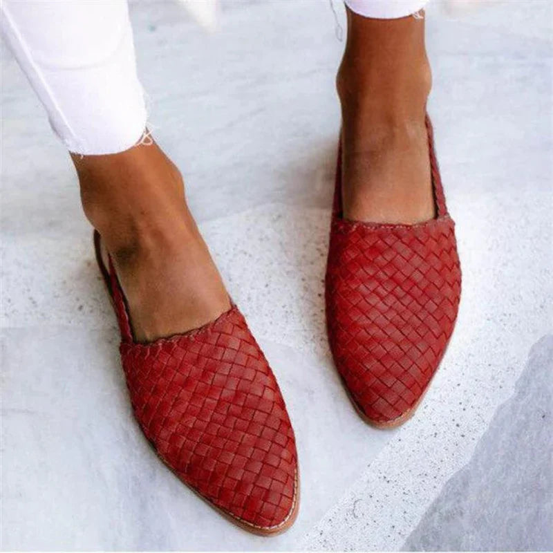 Schicke geflochtene Leder-Slipper