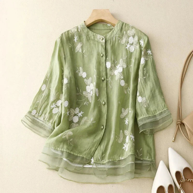 Mila™ | Bestickte Bluse aus Leinen und Baumwolle" can be rewritten as:
"Mila™ | Gestickte Leinen-Baumwollbluse