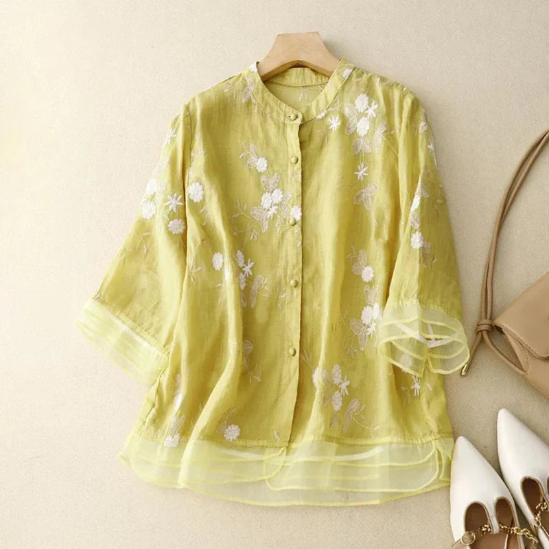 Mila™ | Bestickte Bluse aus Leinen und Baumwolle" can be rewritten as:
"Mila™ | Gestickte Leinen-Baumwollbluse