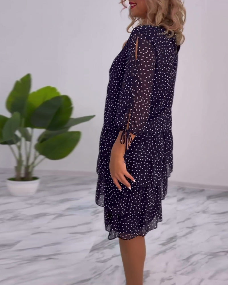 Karen™ I Elegant lagdelt kjole med prikker
