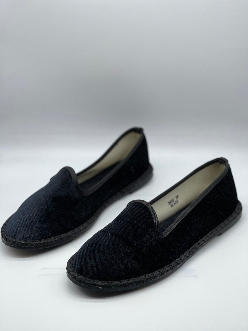 Samt-Sandalen für Frauen - zeitlose Hausschuhe