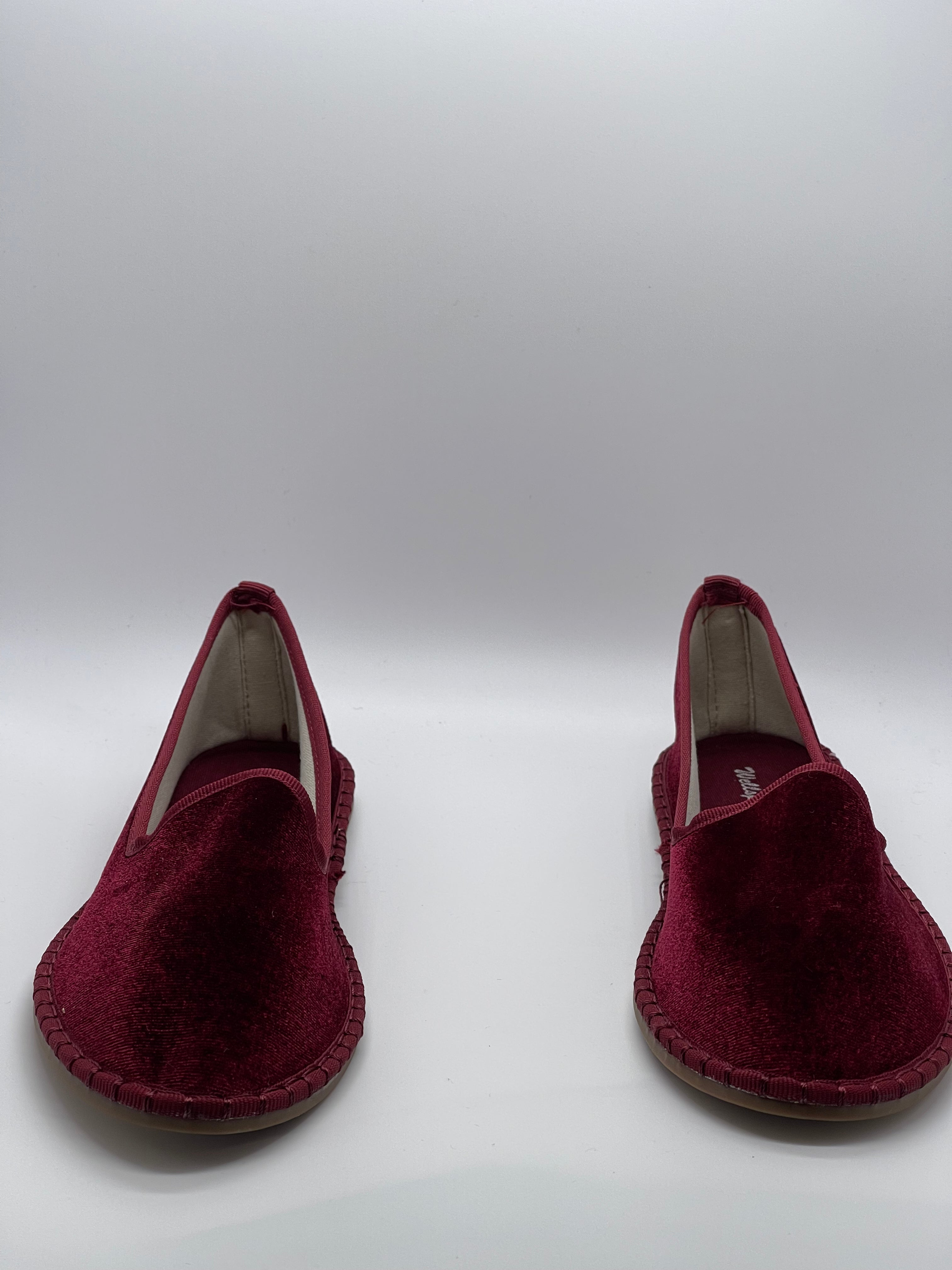 Samt-Sandalen für Frauen - zeitlose Hausschuhe