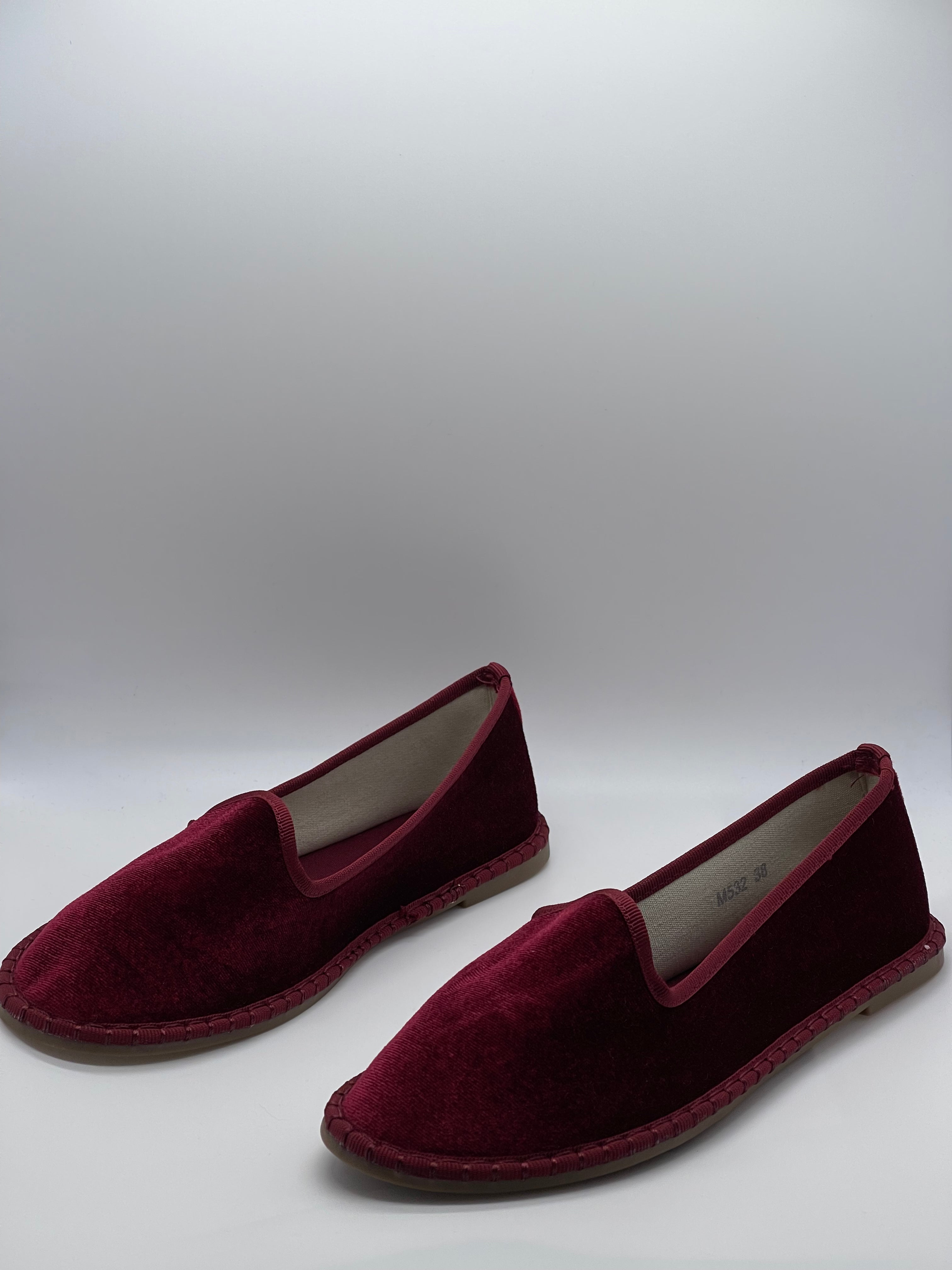 Samt-Sandalen für Frauen - zeitlose Hausschuhe