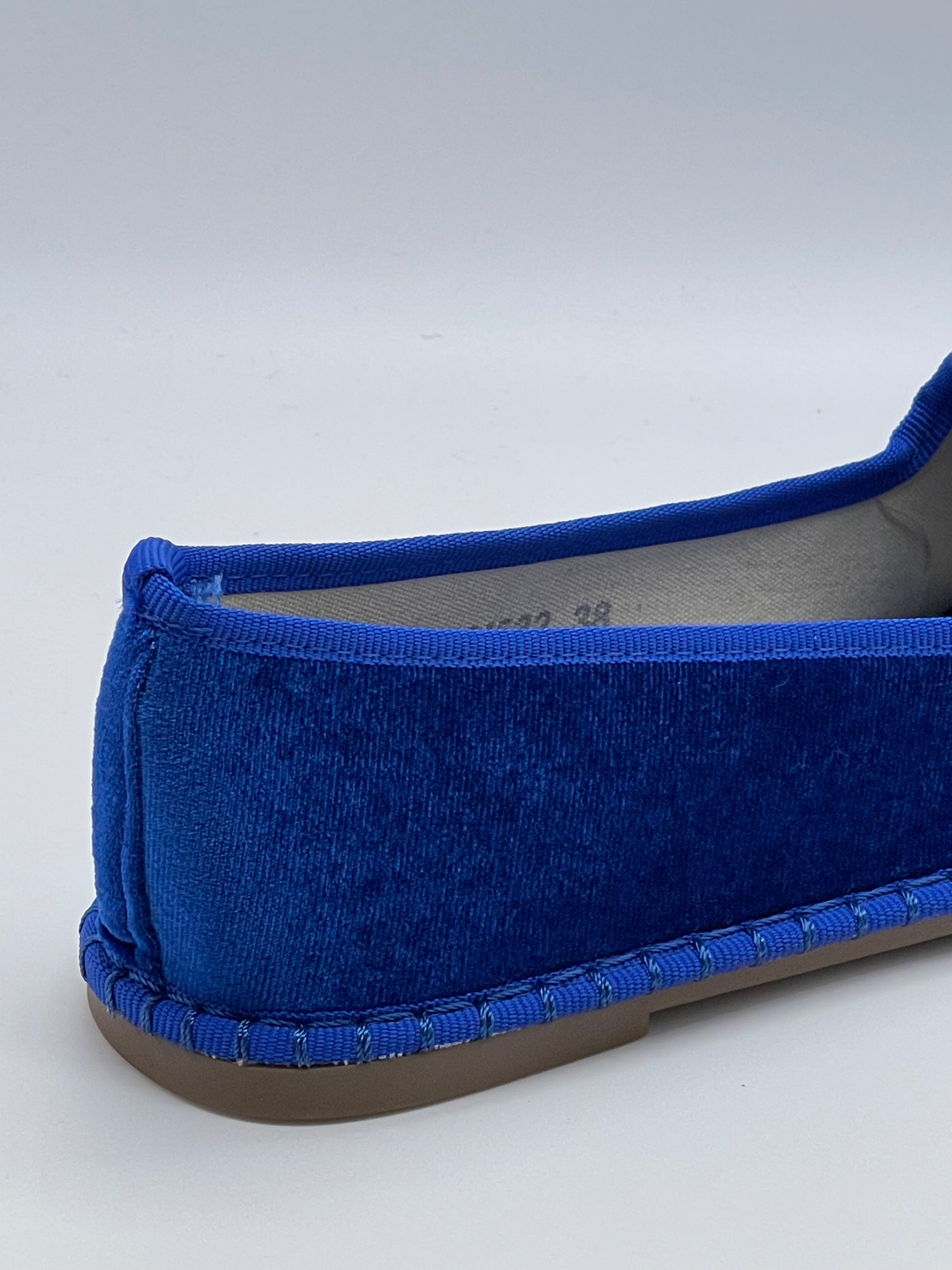 Samt-Sandalen für Frauen - zeitlose Hausschuhe