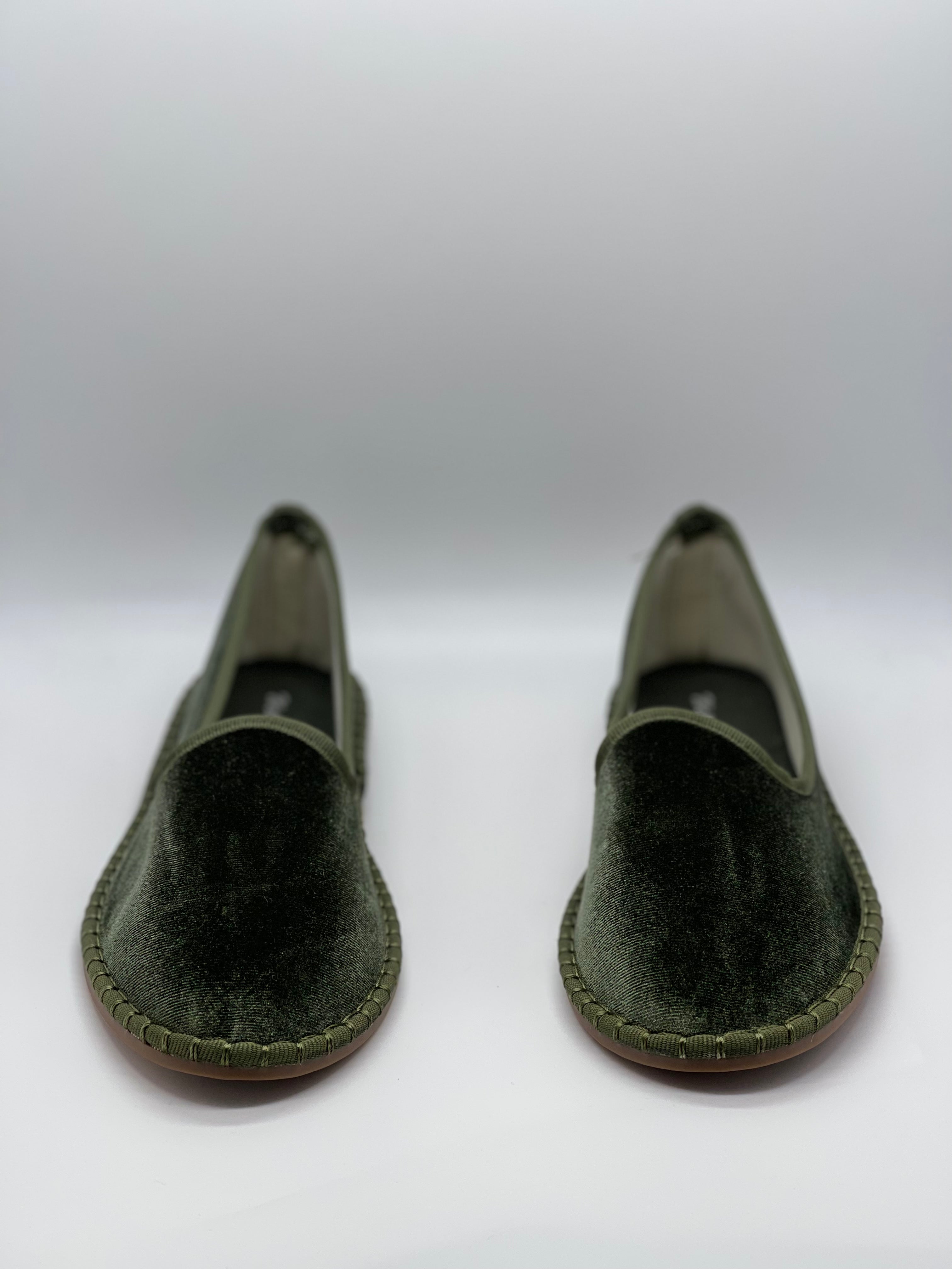 Samt-Sandalen für Frauen - zeitlose Hausschuhe