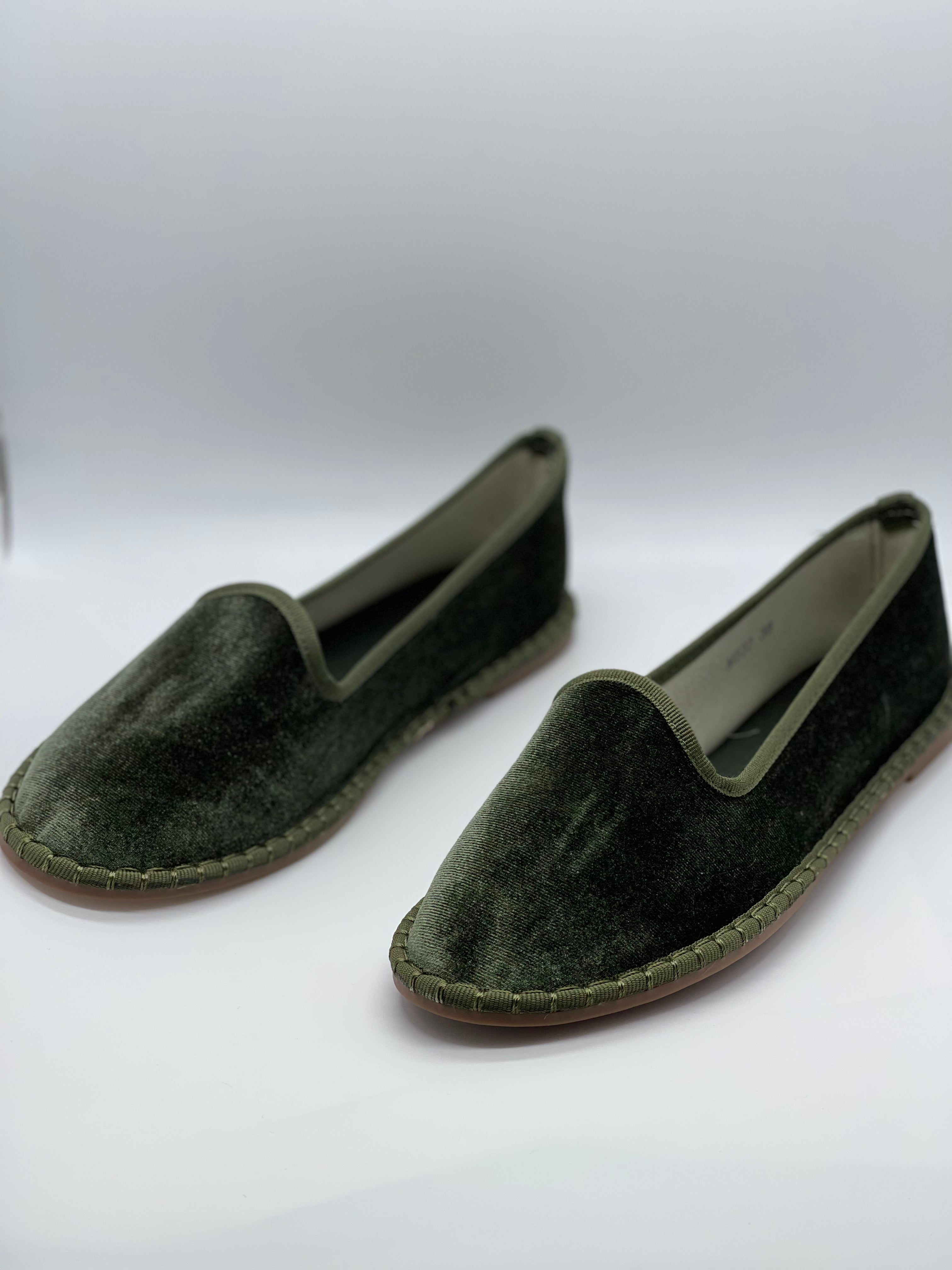 Samt-Sandalen für Frauen - zeitlose Hausschuhe