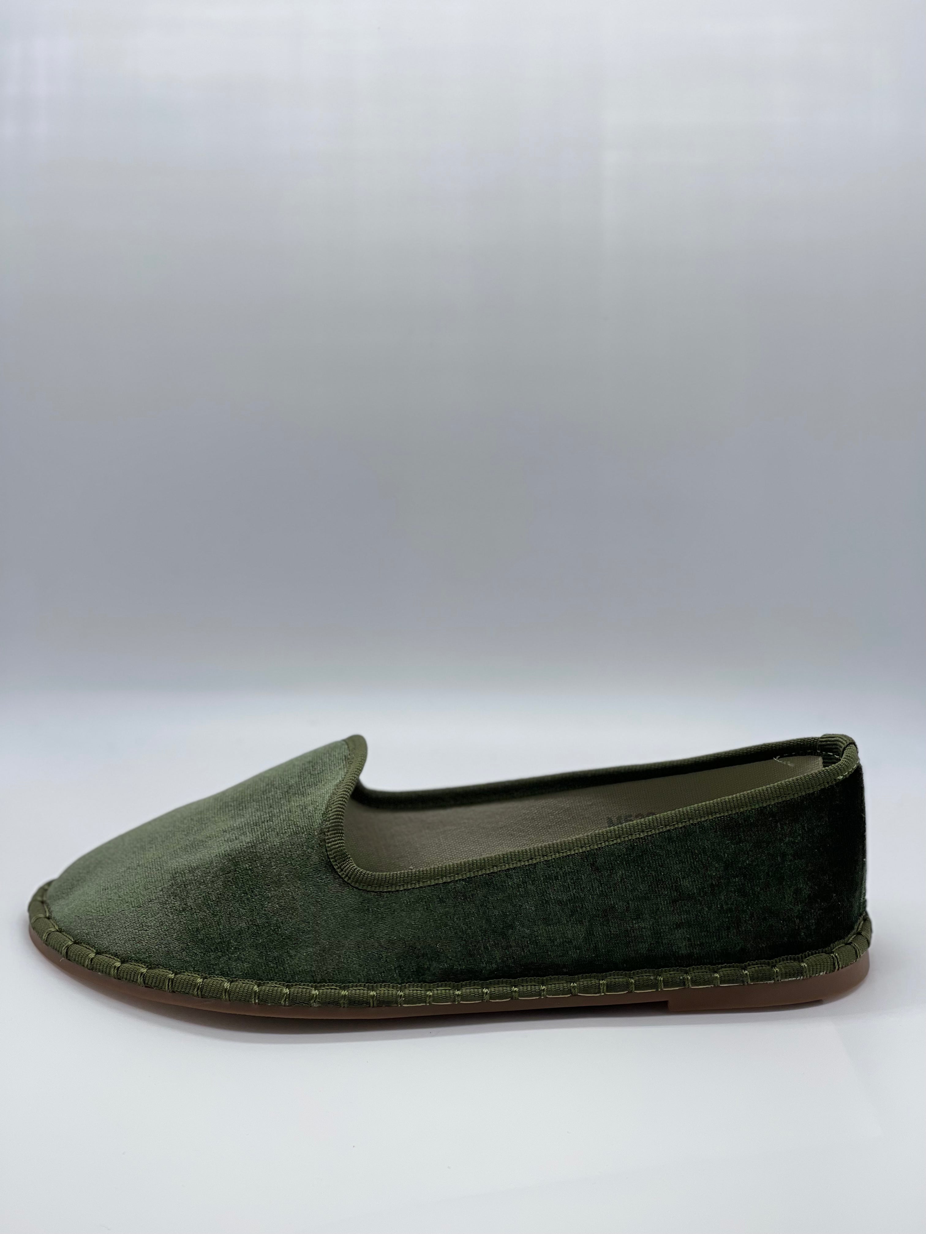 Samt-Sandalen für Frauen - zeitlose Hausschuhe