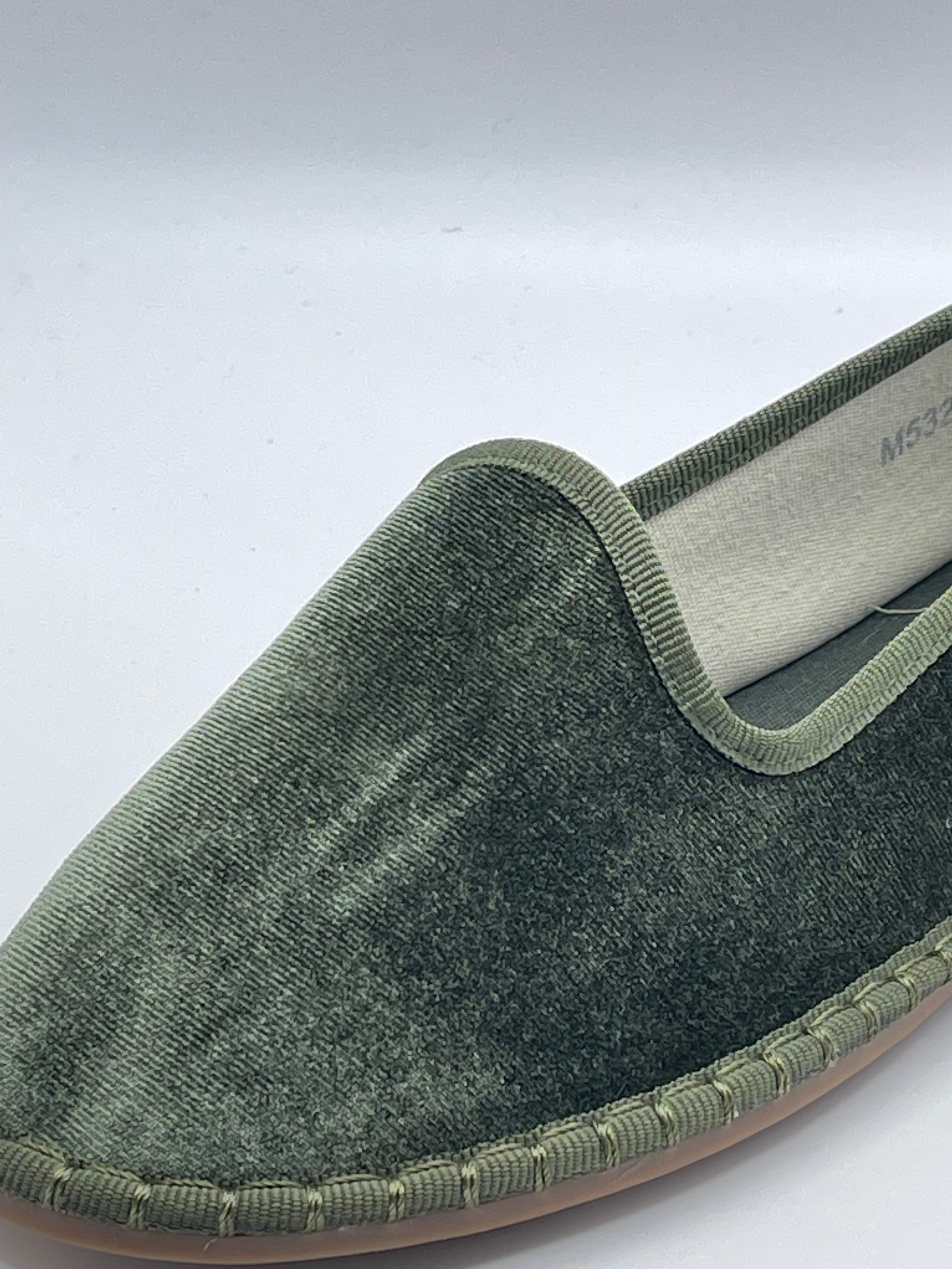 Samt-Sandalen für Frauen - zeitlose Hausschuhe