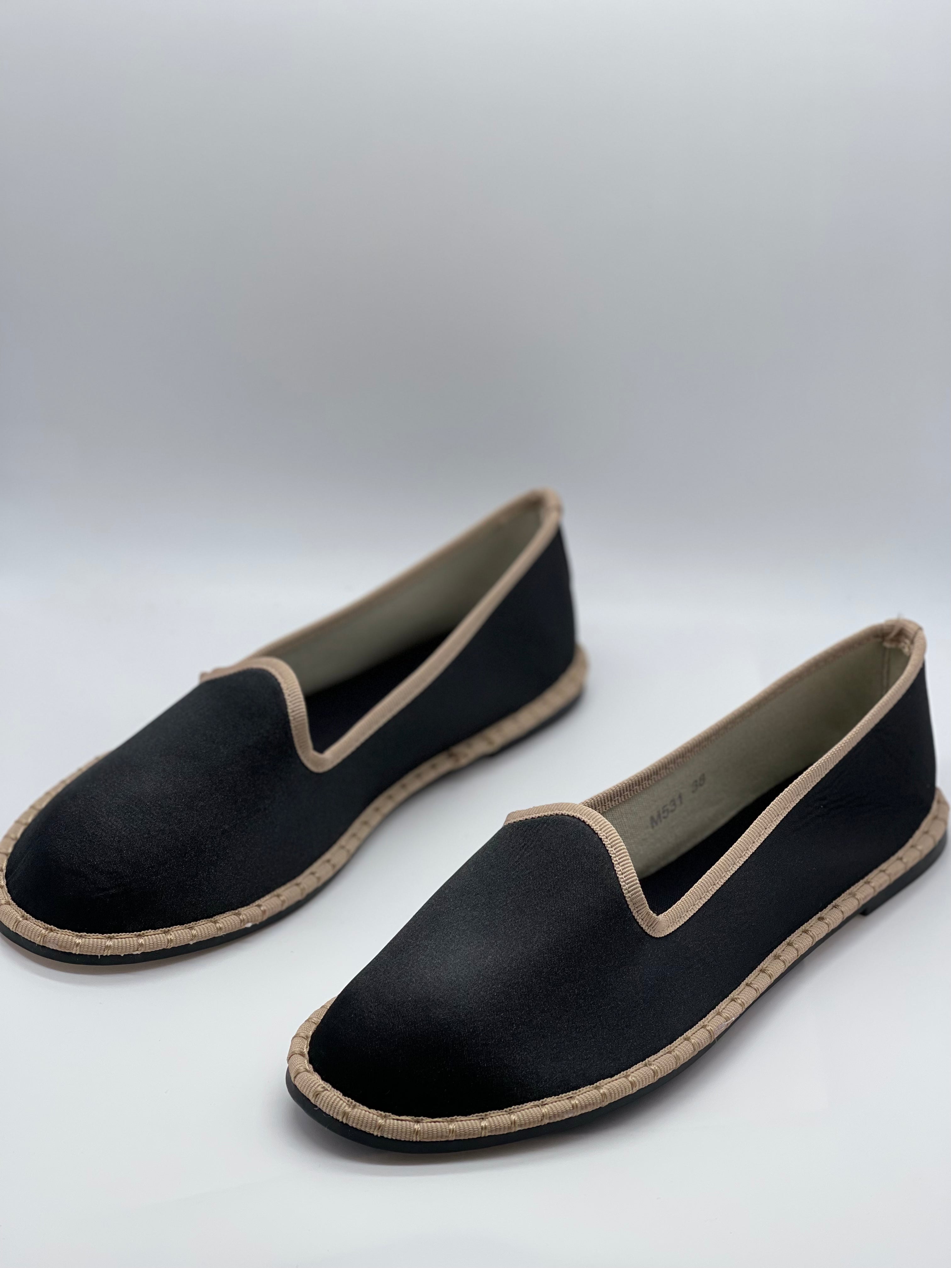Samt-Sandalen für Frauen - zeitlose Hausschuhe