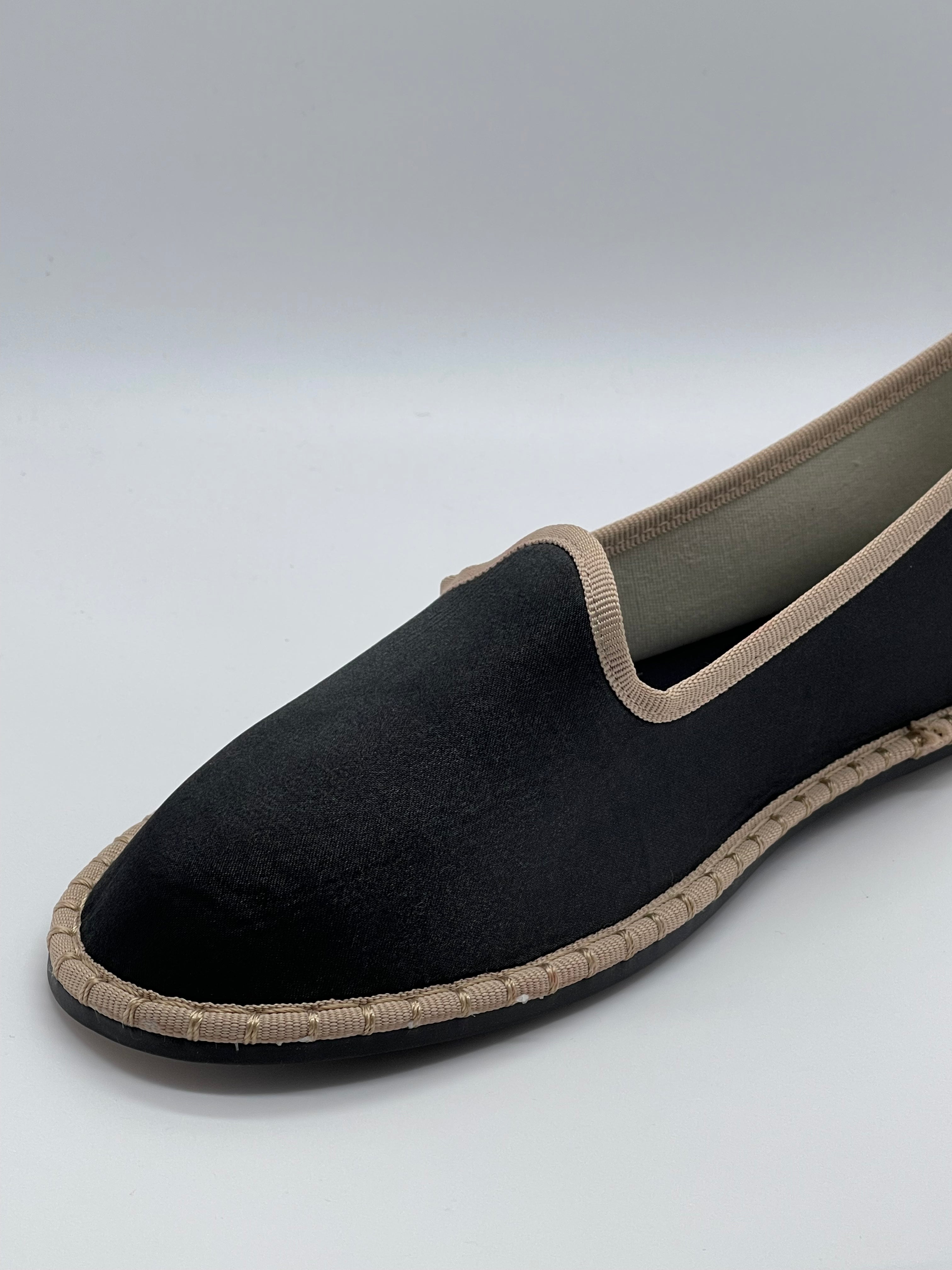 Samt-Sandalen für Frauen - zeitlose Hausschuhe