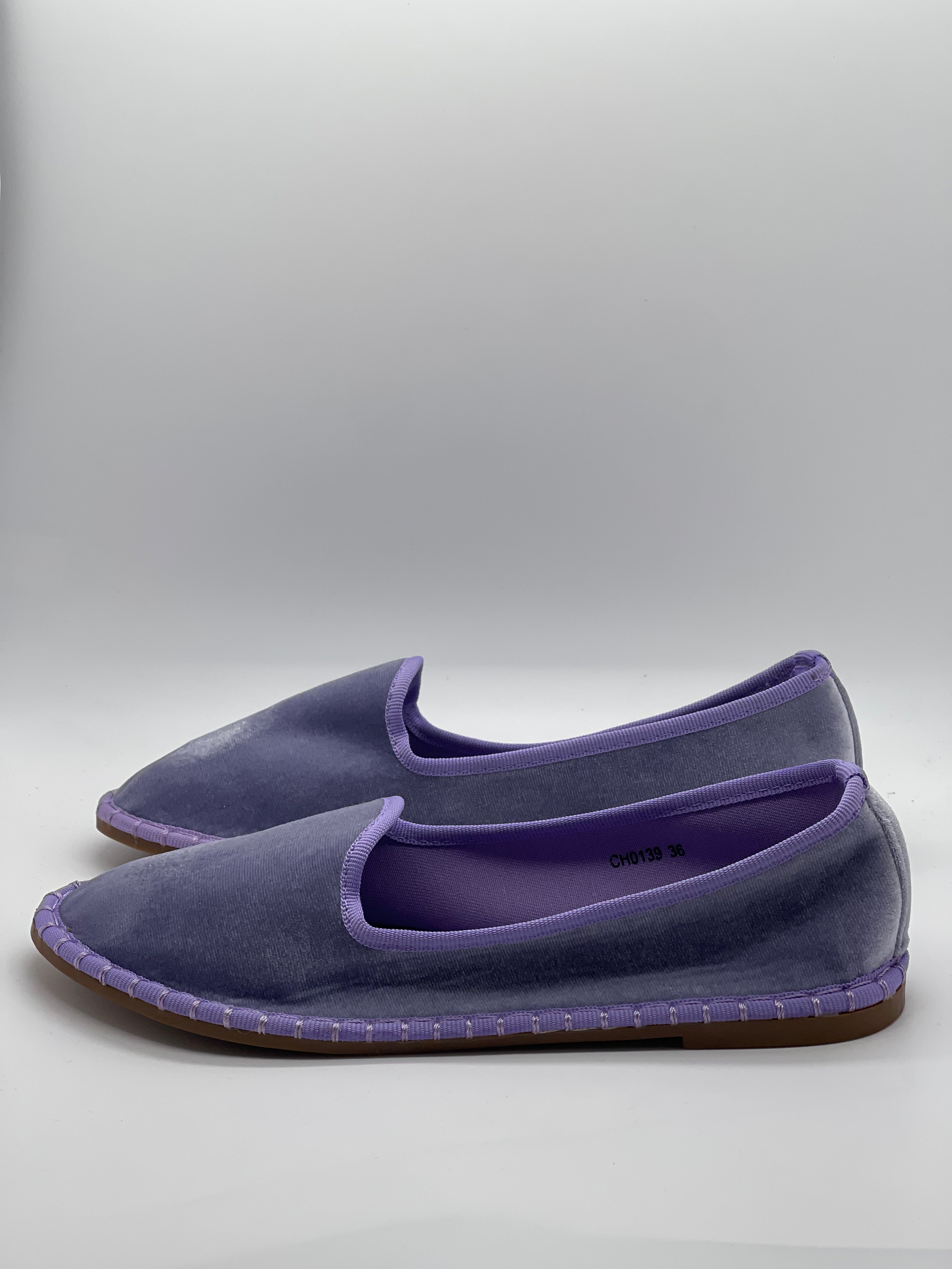 Samt-Sandalen für Frauen - zeitlose Hausschuhe