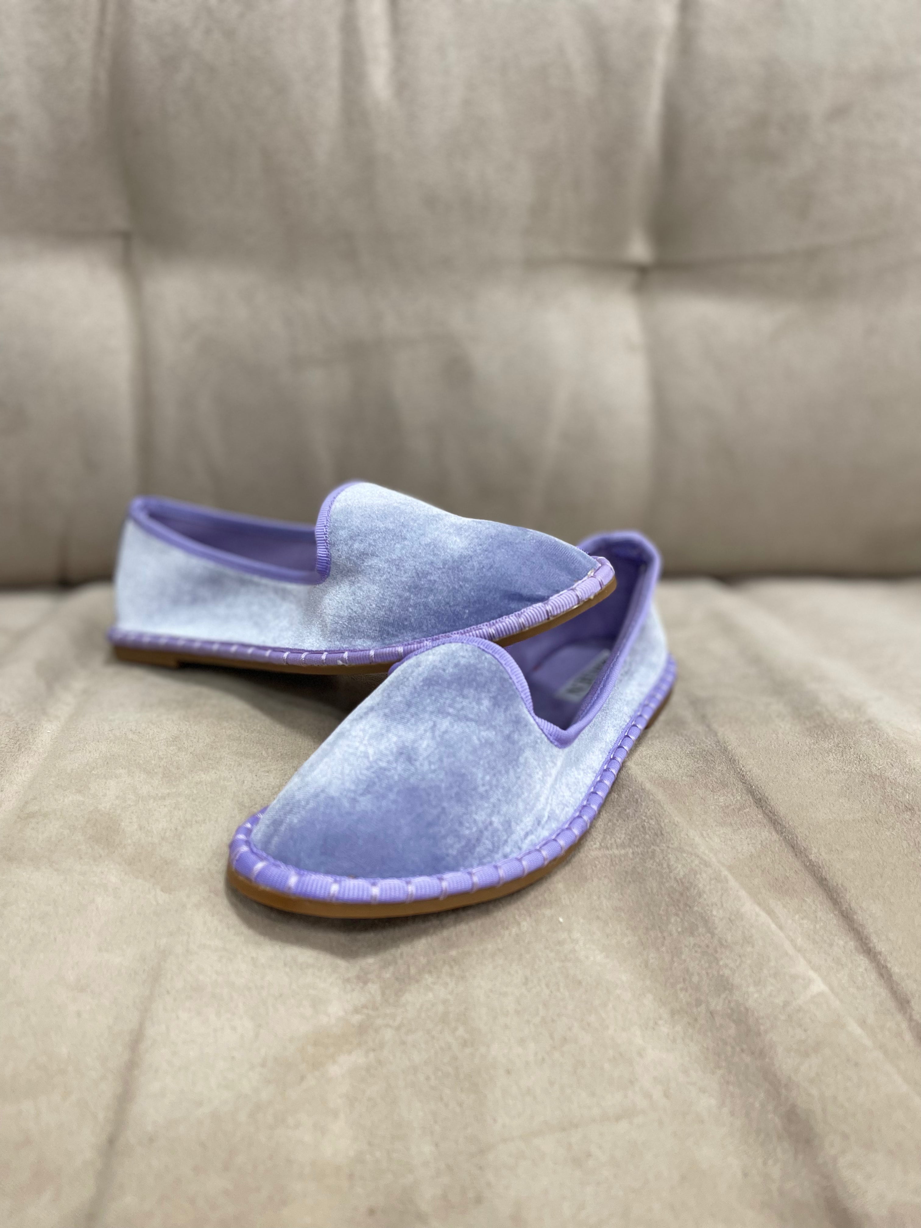 Samt-Sandalen für Frauen - zeitlose Hausschuhe