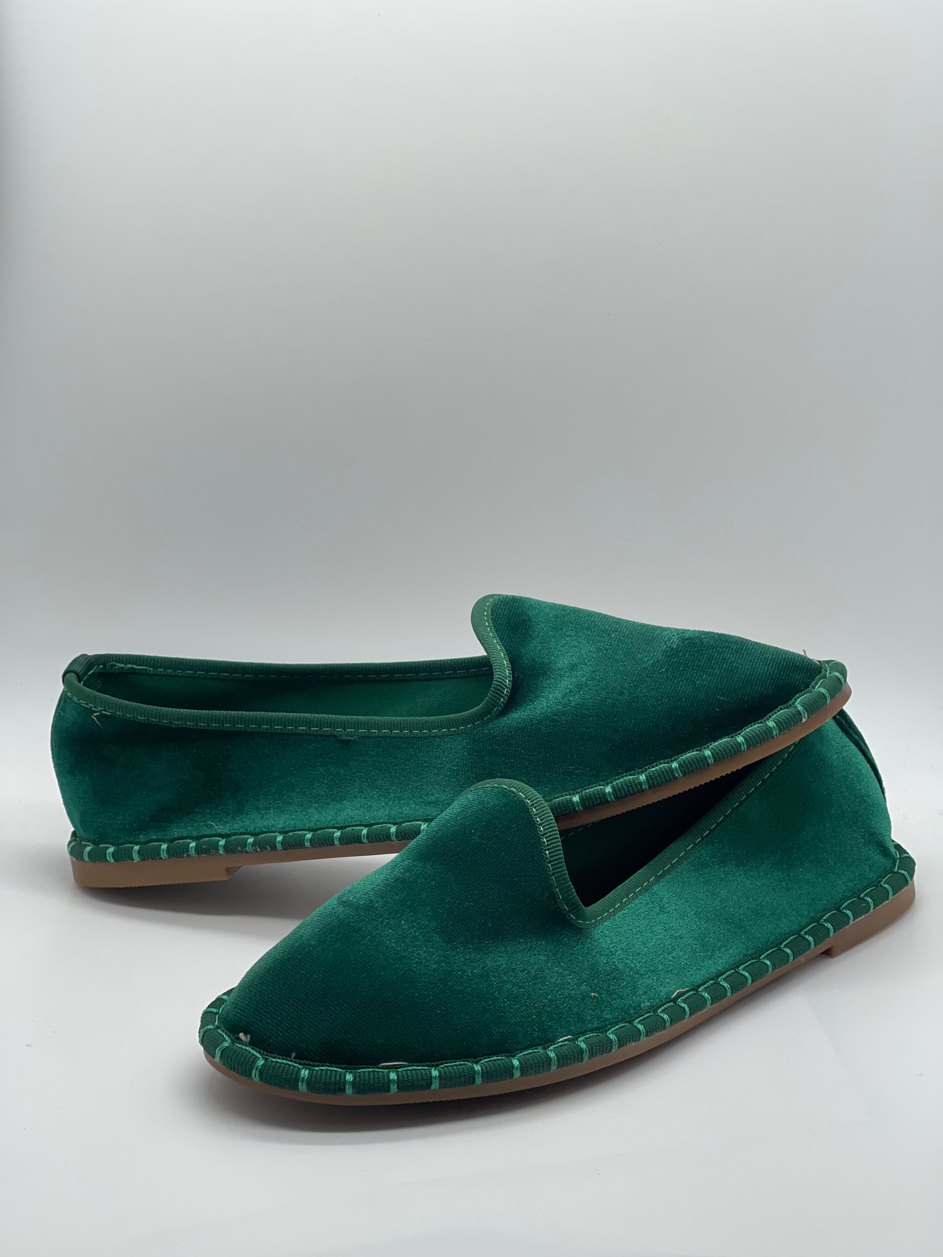 Samt-Sandalen für Frauen - zeitlose Hausschuhe