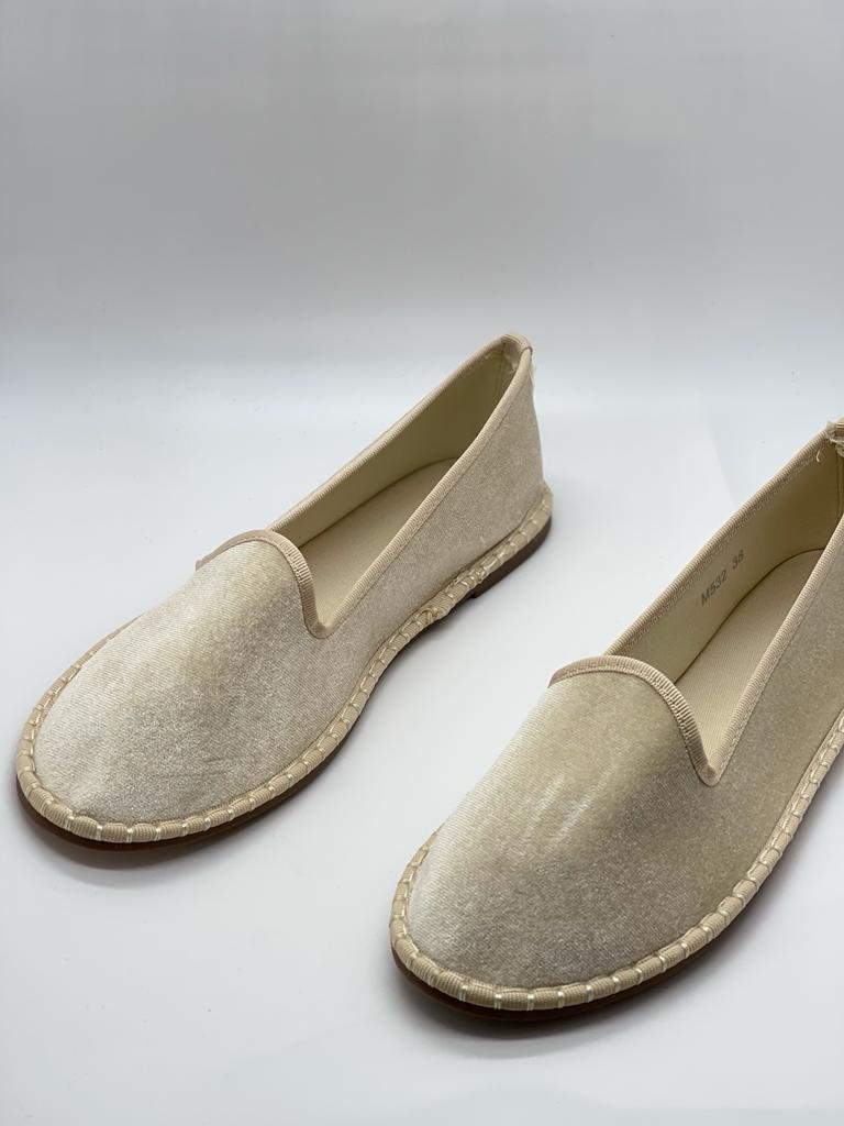 Samt-Sandalen für Frauen - zeitlose Hausschuhe