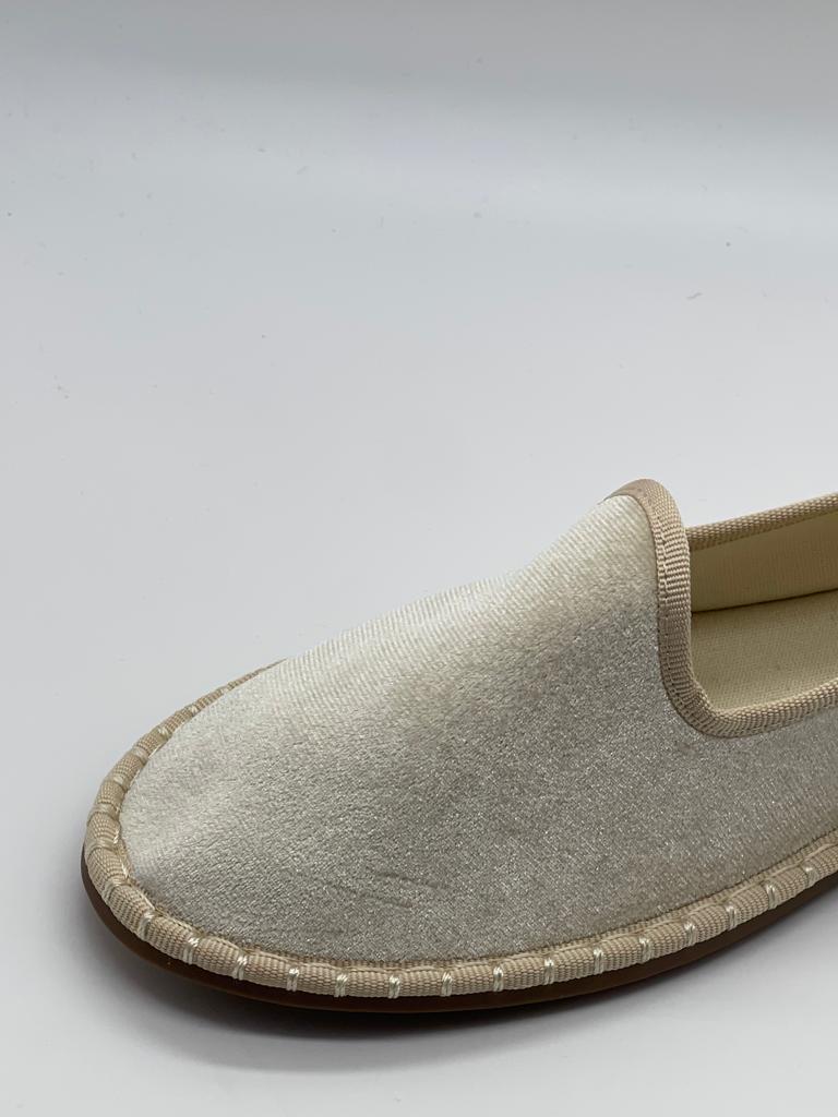 Samt-Sandalen für Frauen - zeitlose Hausschuhe
