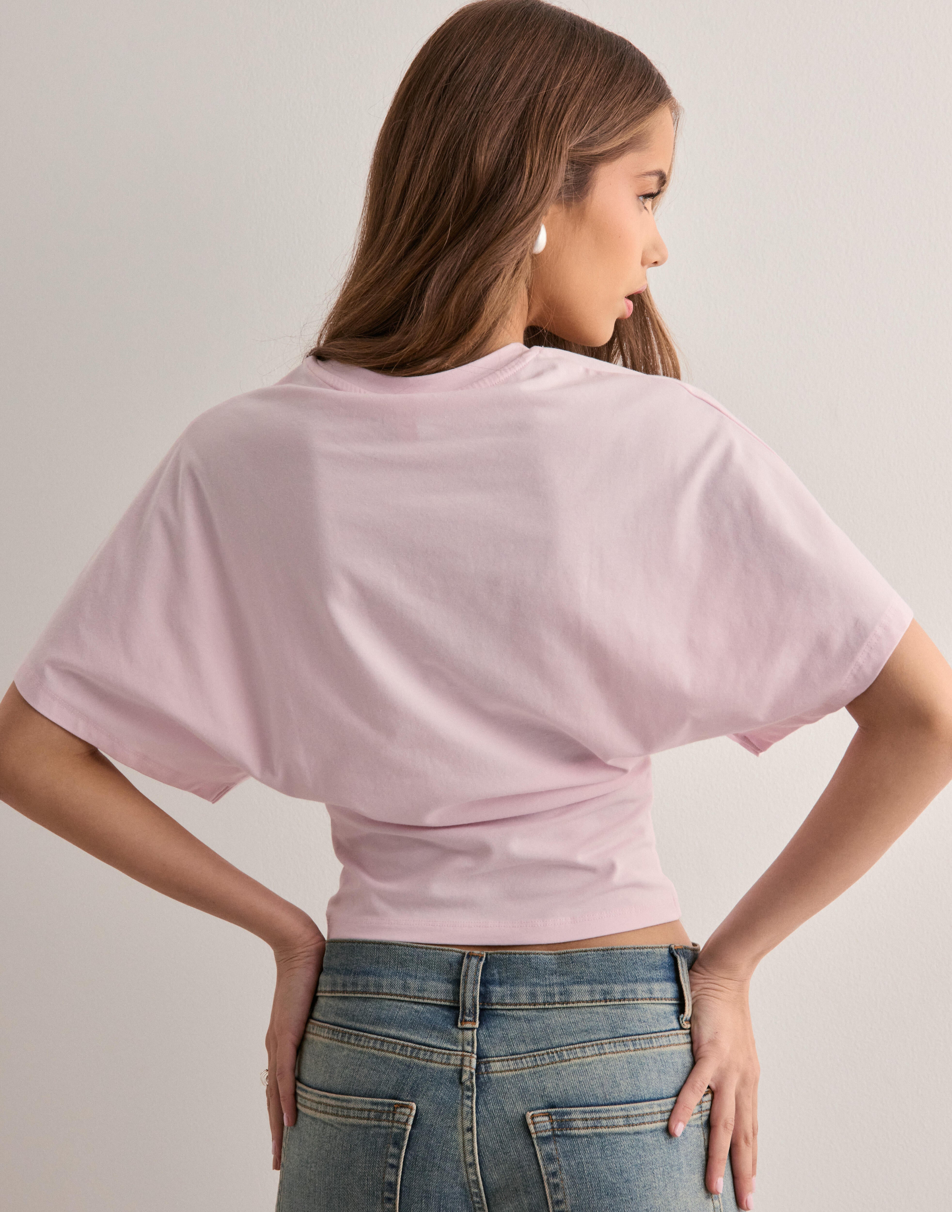 Lisa I Ikonen-T-Shirt mit weiten Ärmeln