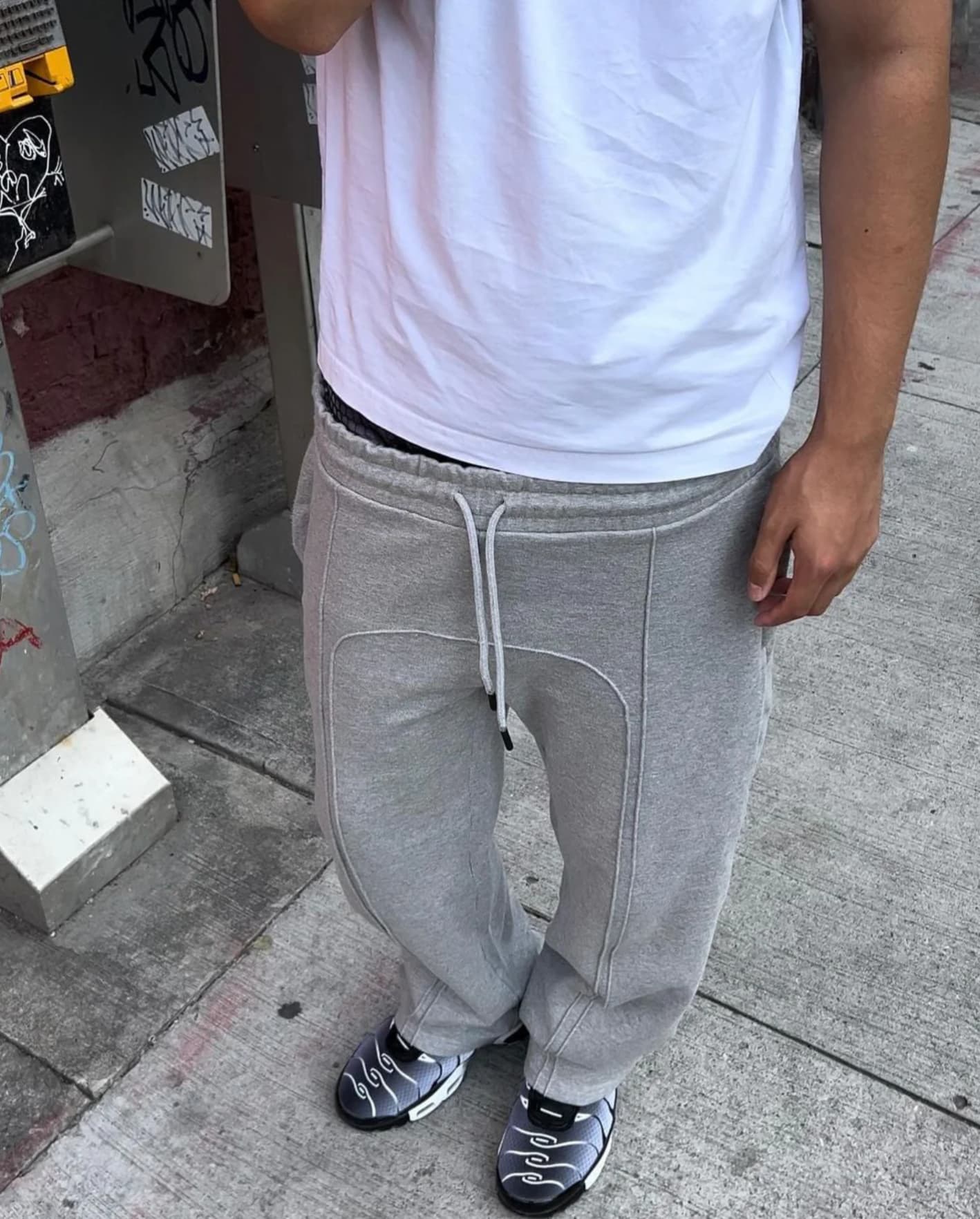 Nils | Vintage-Inspired Oversized Sweatpants with Splicing Detail