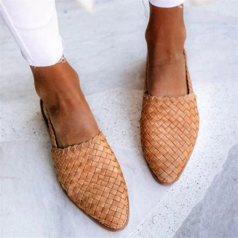 Schicke geflochtene Leder-Slipper