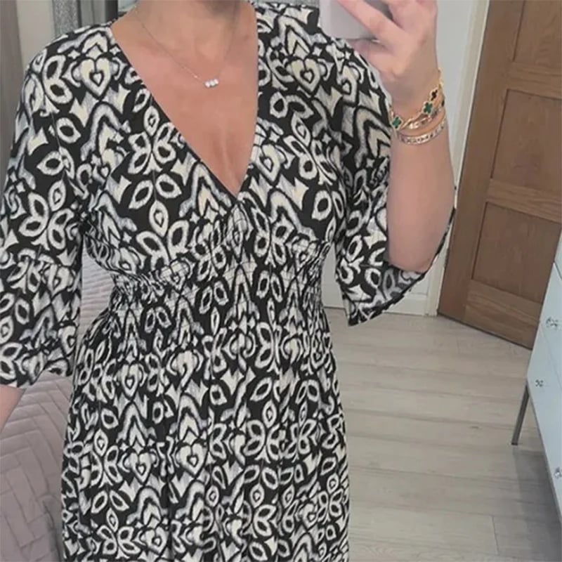 IRKA I Geblümtes Kleid mit V-Ausschnitt