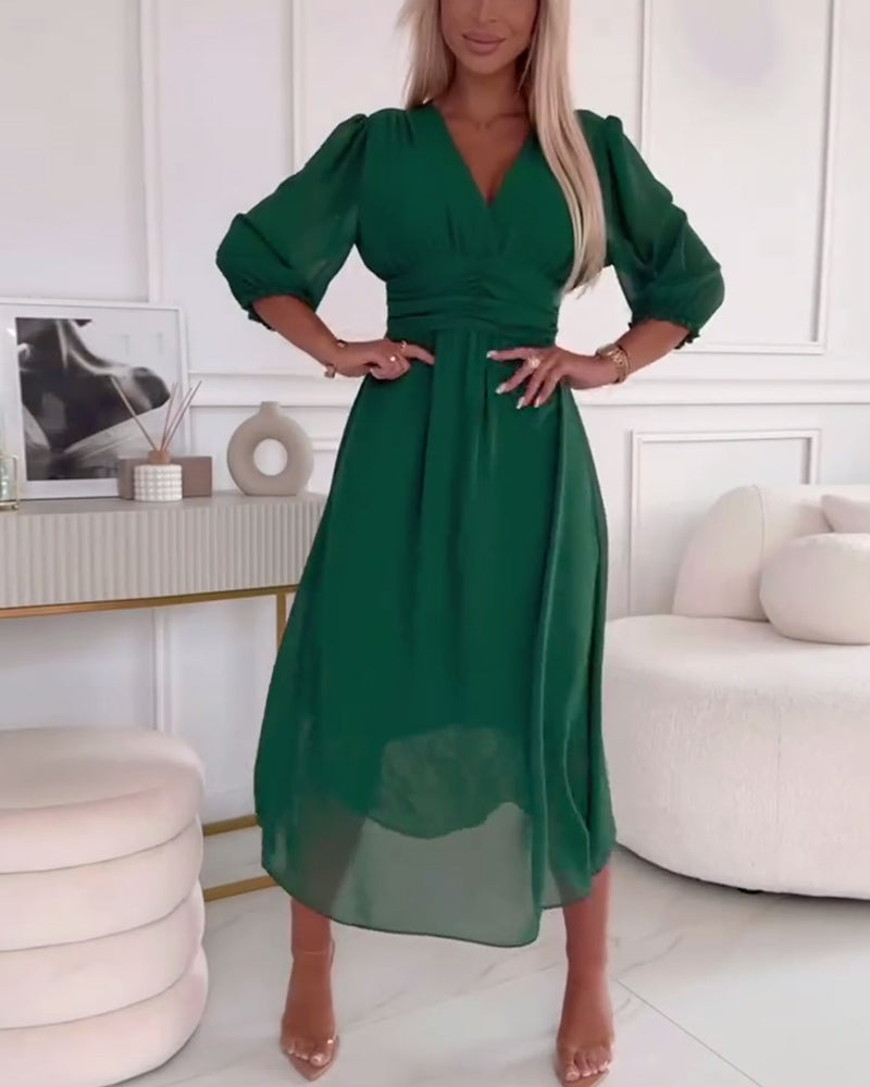 Claudia™ I Einfarbiges Taillenkleid mit V-Ausschnitt