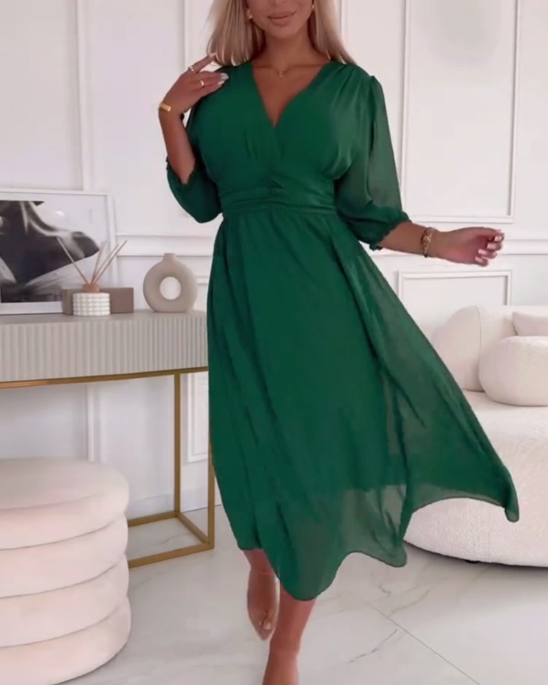 Claudia™ I Einfarbiges Taillenkleid mit V-Ausschnitt